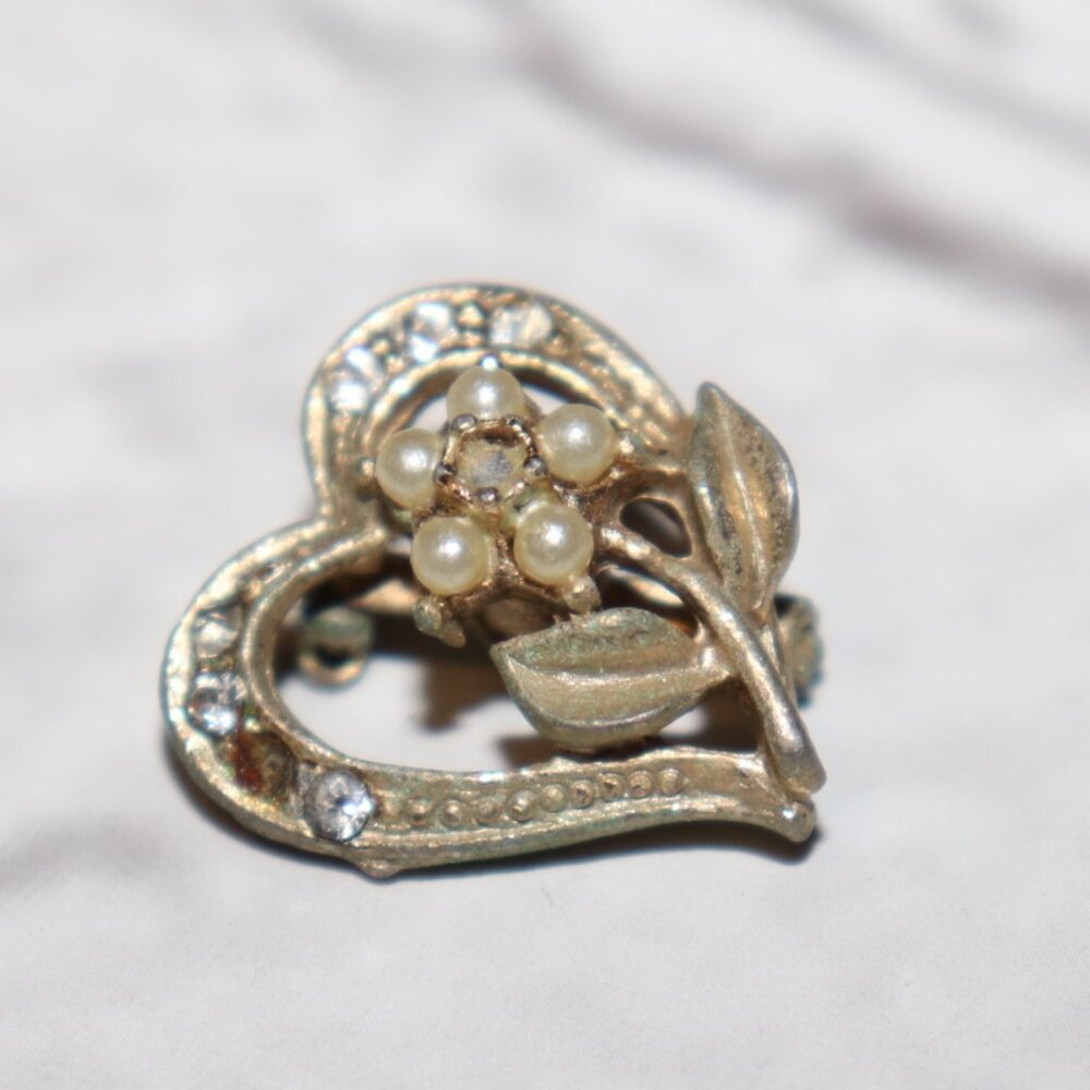 💛✨ Vintage Gold Heart & Flower Brooch · Seed Pearls & Rhinestones · 5/8" Tall ·